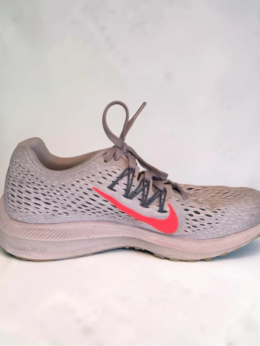 Nike Air Zoom Winflo 5 Particle Rose Running Shoes - Women's Size 9
